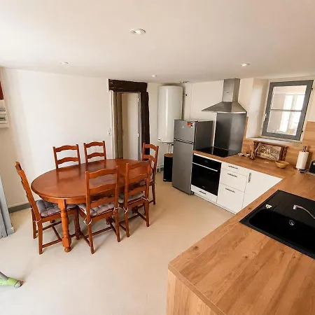Appartement Le Logis Du Chateau En Rez-de-jardin Au Coeur Du Lude